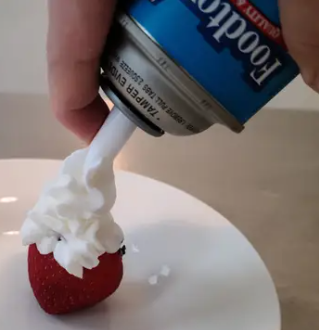 휘핑 크림 스프레이