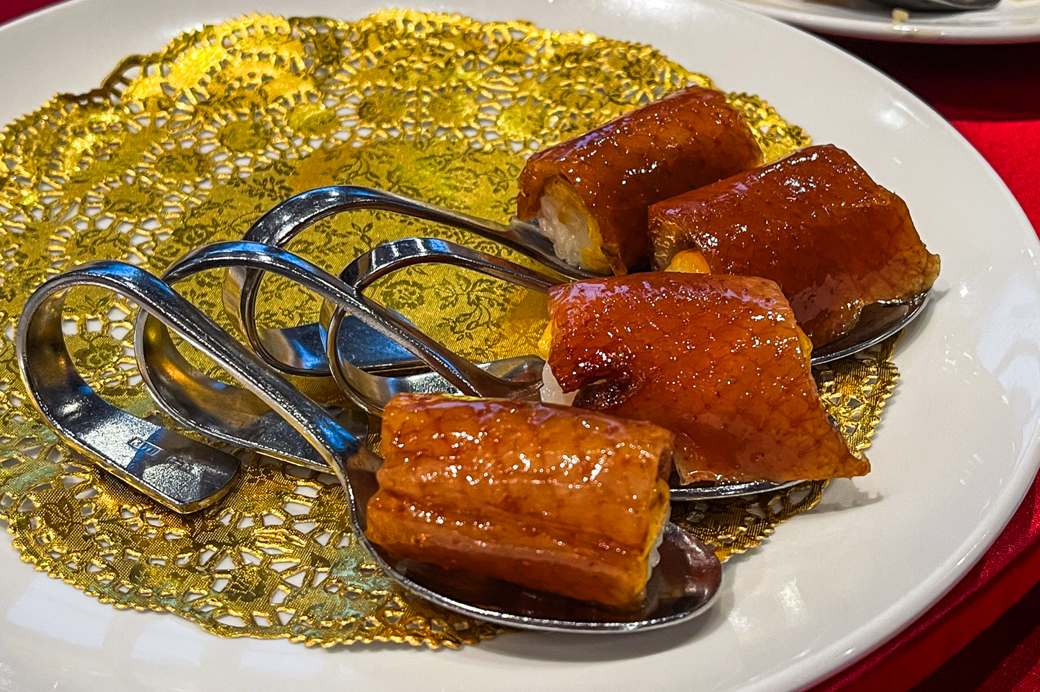 대만 이란 레드 랜턴 베이징덕 초밥