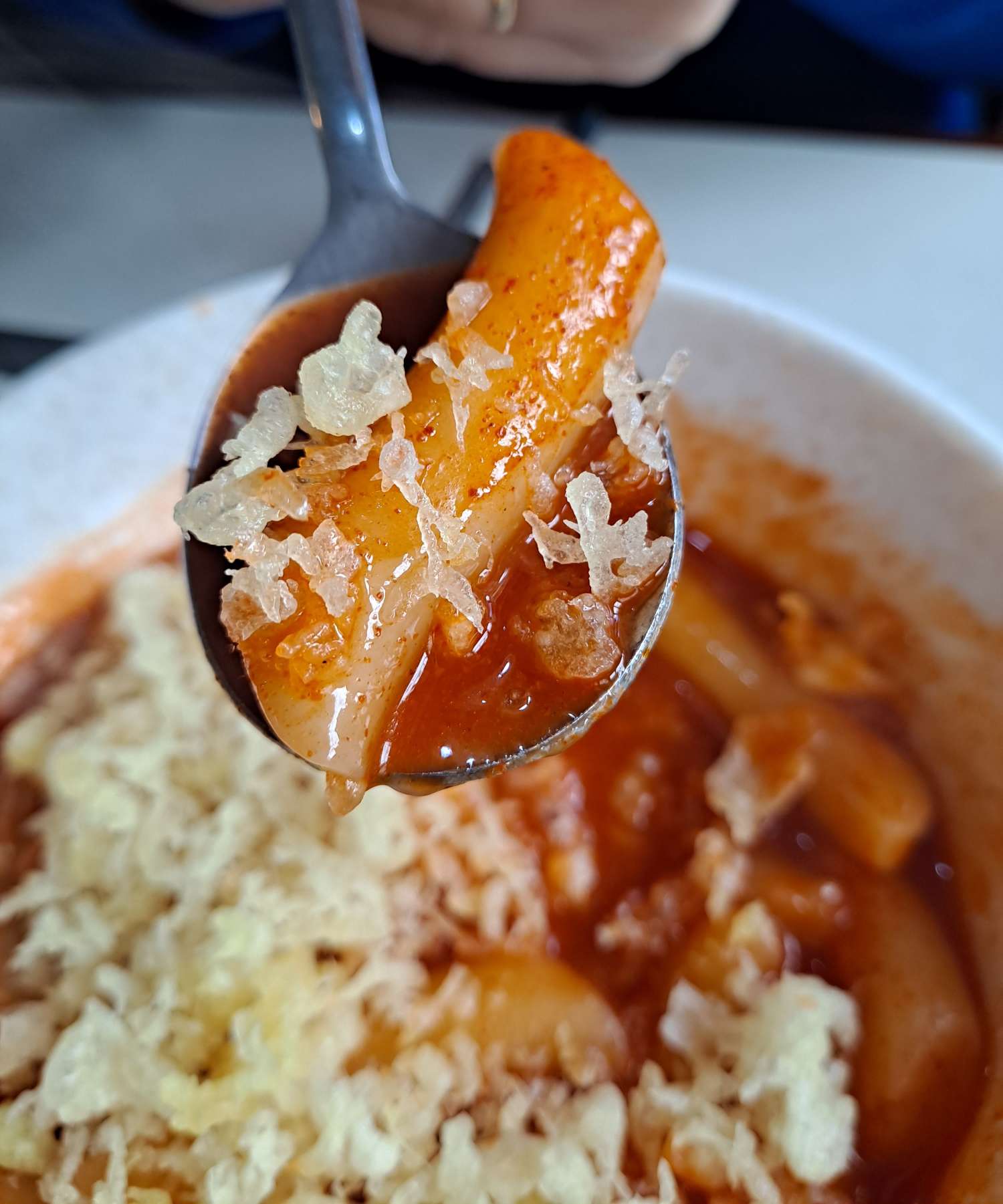 떡볶이에 덴카스 올리다