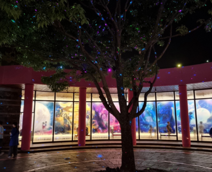 루나폴 입구 스토어 전경