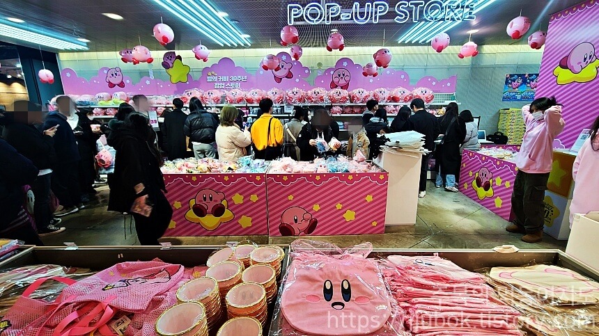 별의-커비-30주년-팝업-스토어-내부