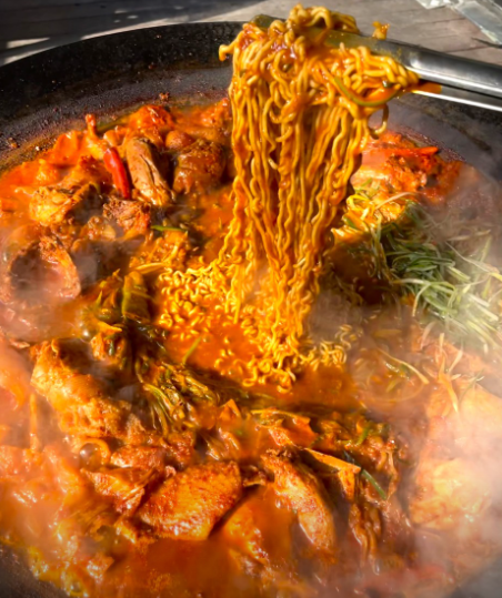 올림픽밸리 솥뚜껑닭볶음탕