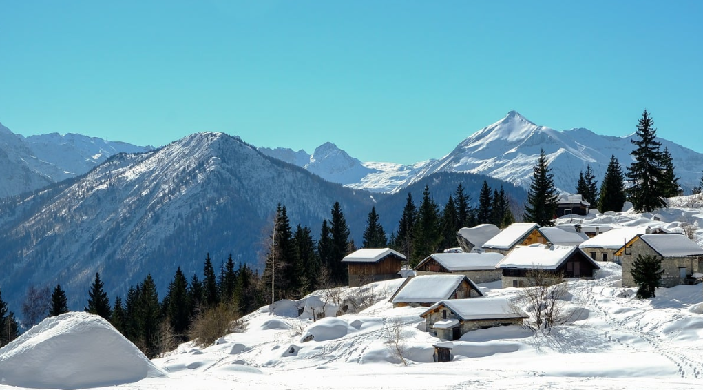 겨울왕국 같은 경험을 선사하는 얼음 호텔과 얼음 마을 여행