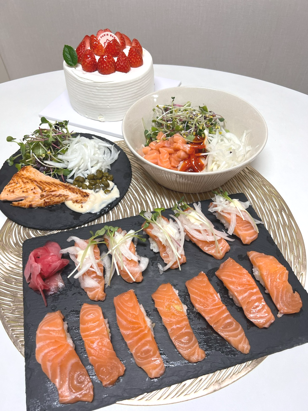 다양한 연어 요리, 연어 스테이크, 연어 초밥, 연어 회 덮밥