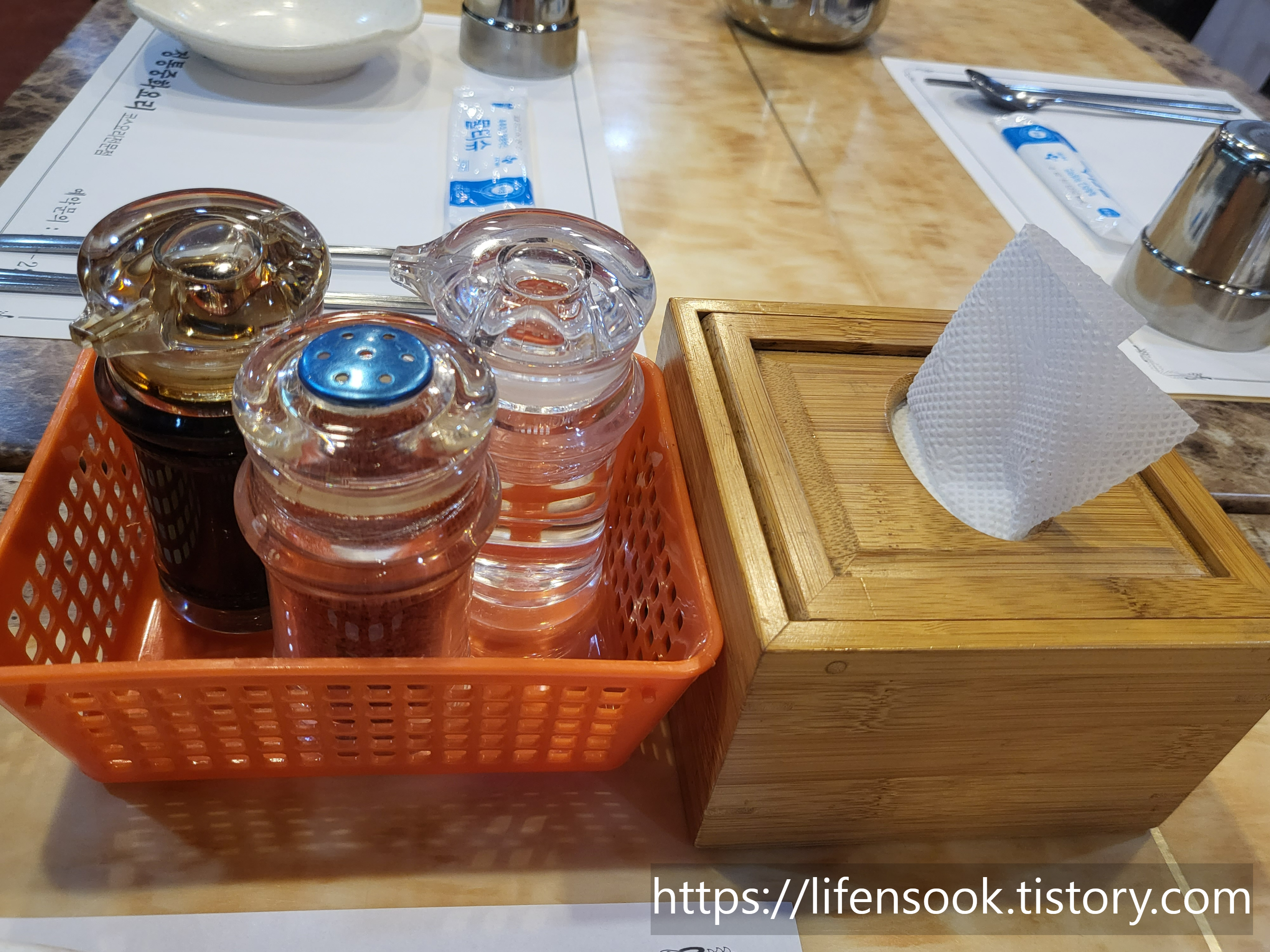 포청천 양념류와 냅킨