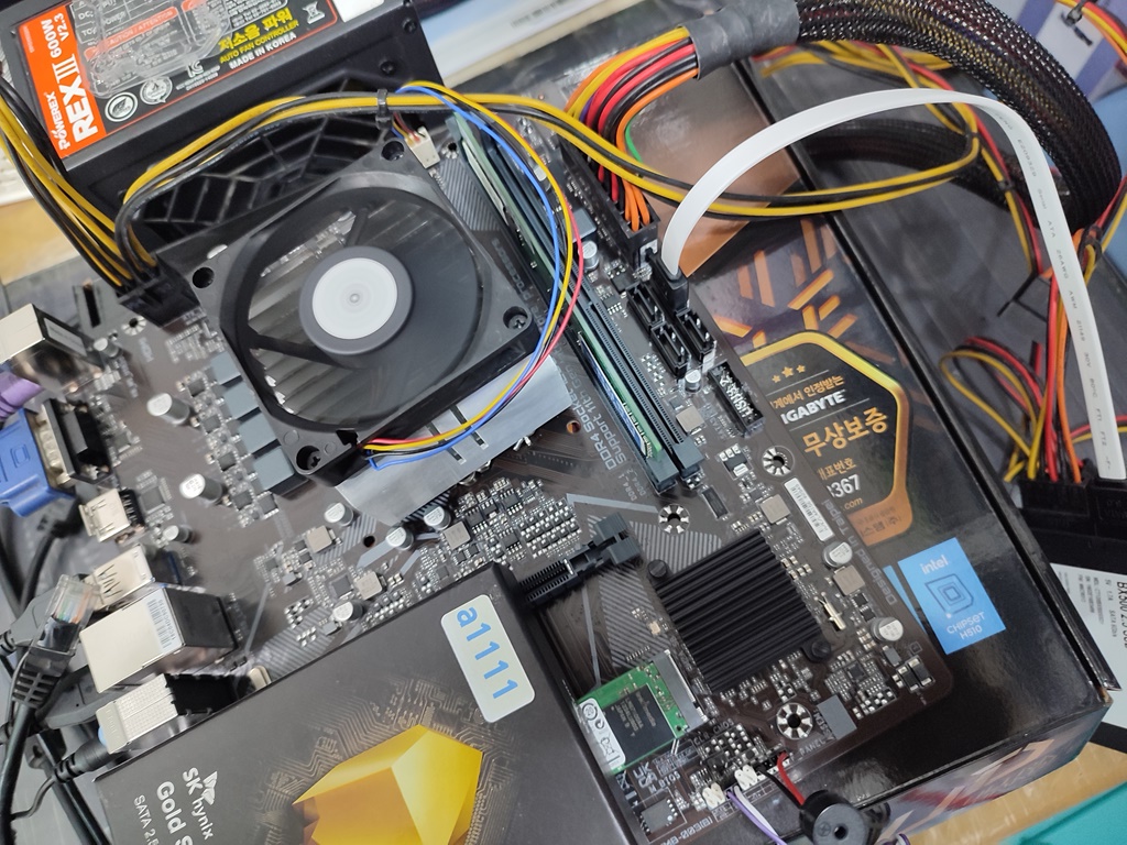 다른 사타 포트에서 SSD가 정상적으로 인식되는 걸 확인할 수 있습니다.