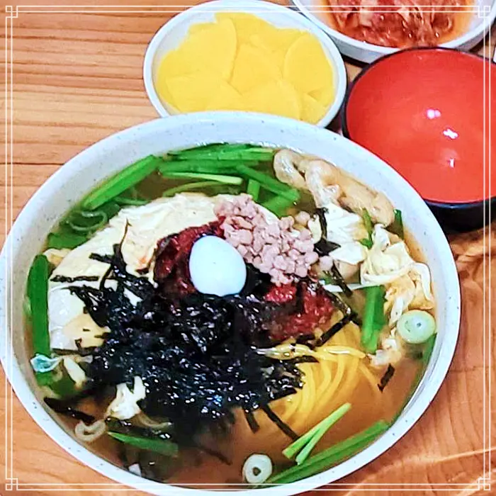 옥천 맛집 쫄깃한 면 위 고기, 메추리알 고명, 따끈한 물쫄면
