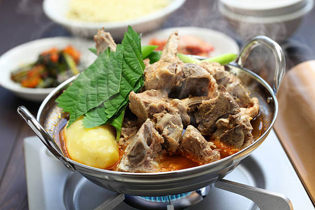 감자탕 &amp; 쌩쏘(Cinsault) 와인 페어링｜진한 국물과 산뜻한 레드의 의외의 조화