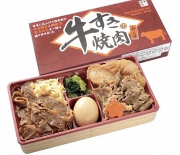 소고기와 계란이 도시락 안에 들어가 있다.