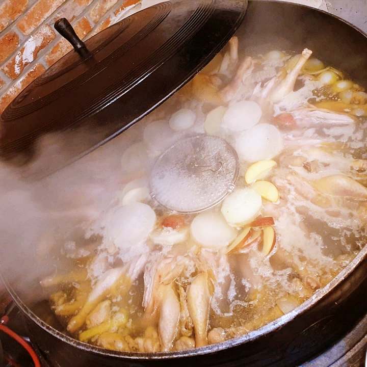 능이 닭곰탕 서대문역 맛집 추천