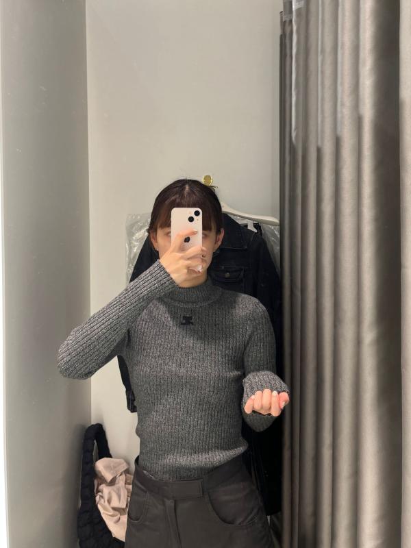 쿠레주 쿠레쥬 로고 터틀넥 니트 2컬러