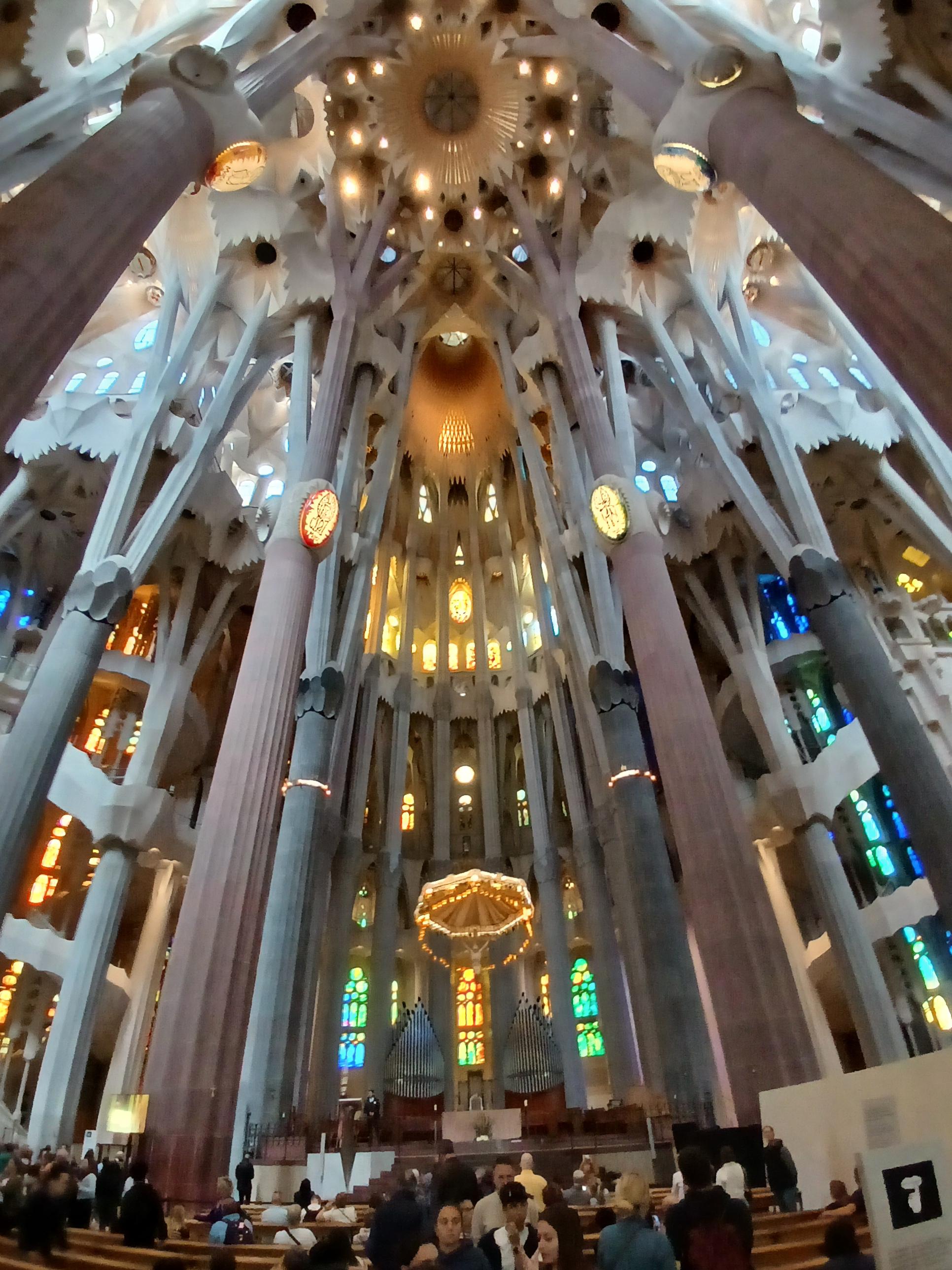 사그라다 파밀리아 성당 내부 모습
