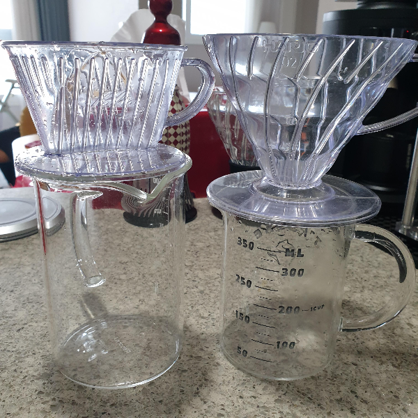 하리오 V60 드리퍼와 칼리타 드리퍼 각 특징, 장·단점, 추출 된 커피 맛 비교