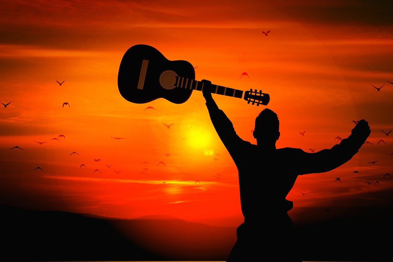 중년 통기타 시작하여 고민 해결, 성취감을 느끼는 사진