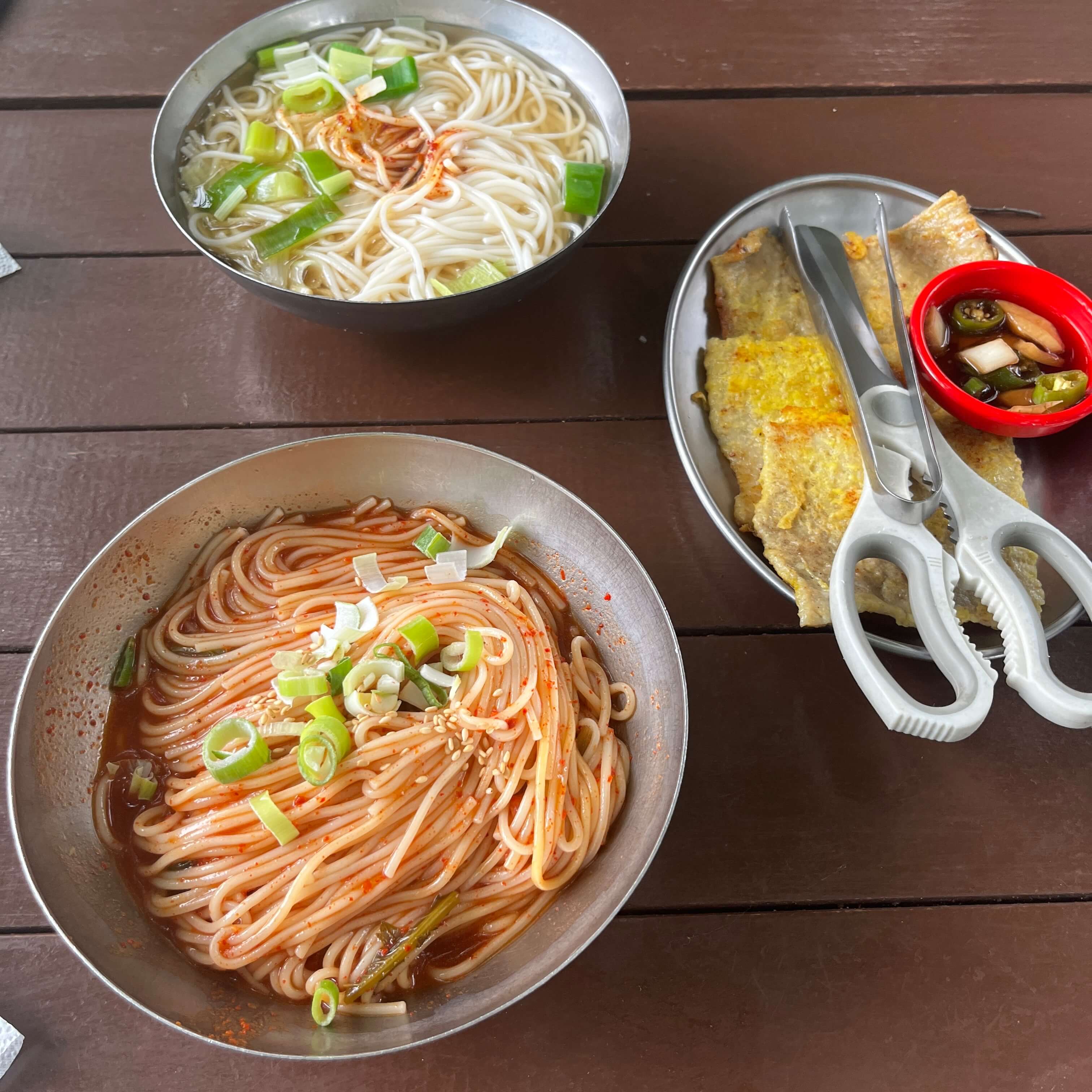 멸치국수 + 비빔국수 + 돼지고기육전