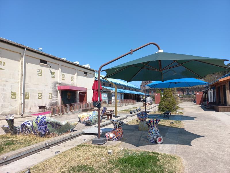 삼례문화예술촌 외부 쉼터