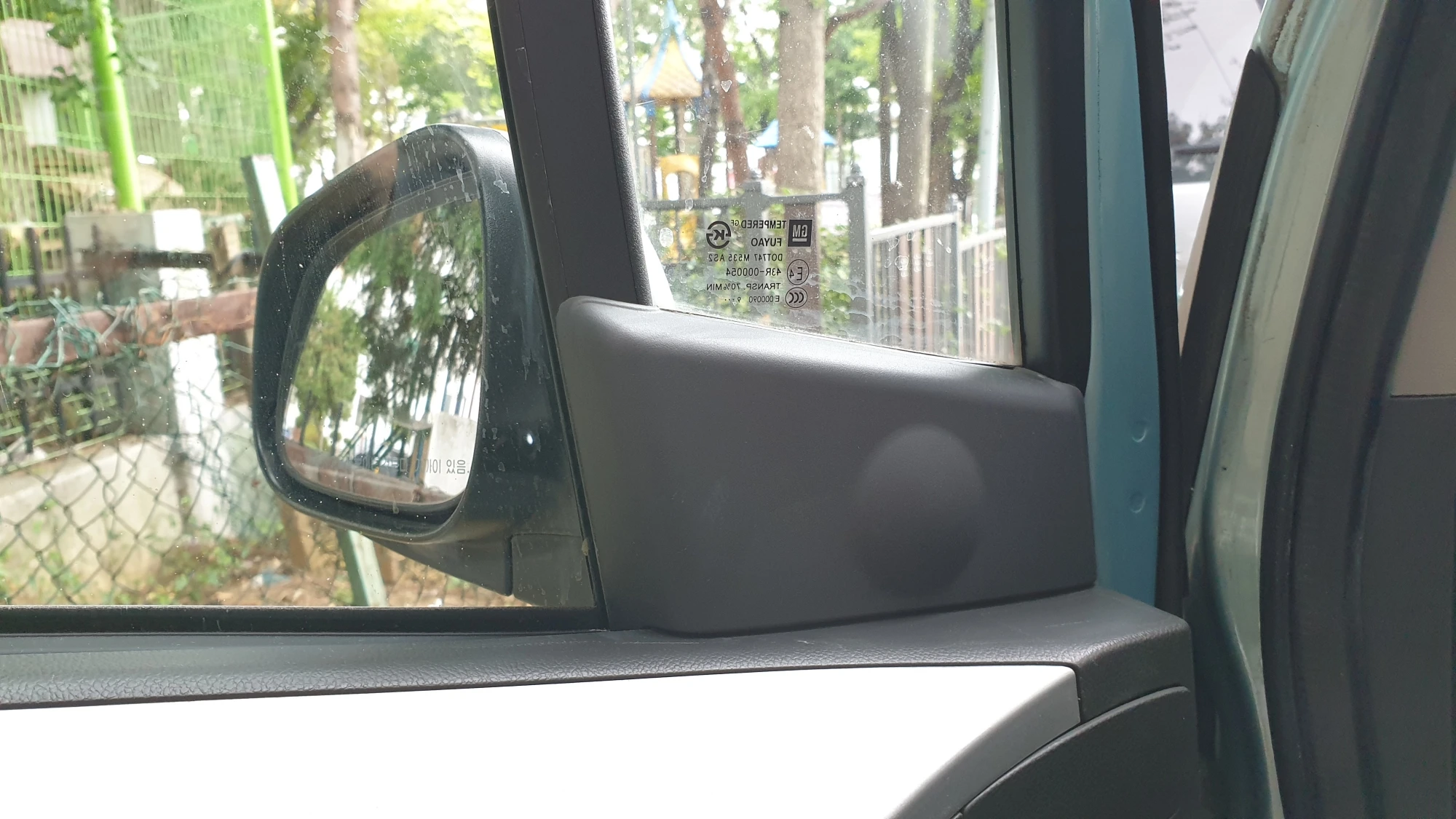 사이드미러 커버 결합 모습