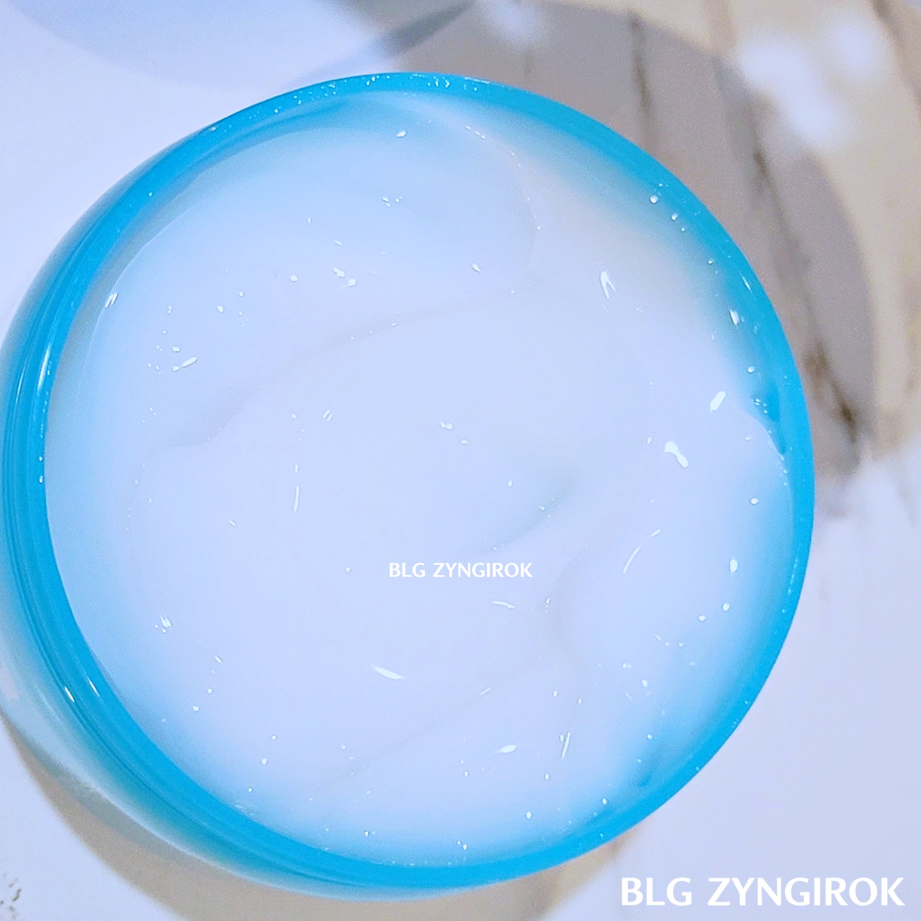 노브랜드 빅 모이스처 아쿠아 크림 - 젤형 모습이다.