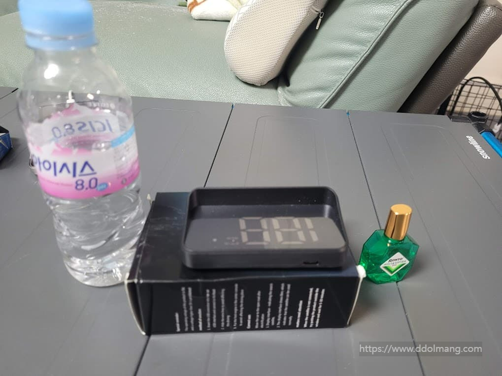 M2 HUD 생수병과 크기 배교