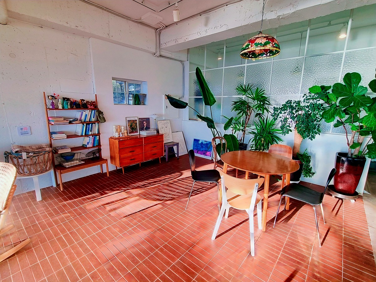 강화도 너머 석모도 노을이 예쁜 탁 트인 오션뷰 카페 '순간의순간': 비건, 노밀가루 디저트, 무료 쿠폰