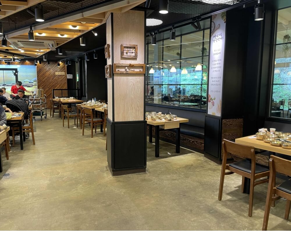 해와달-한정식-홀-내부-전경