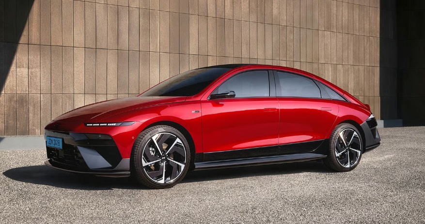 더 뉴 아이오닉 6 얼티메이트 레드 메탈릭 외장 컬러