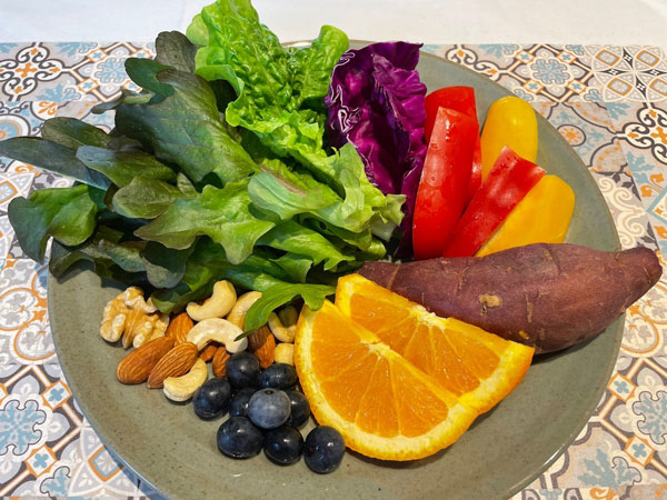 쇼그렌 증후군에 좋은 음식 - 과일과 채소 한 접시