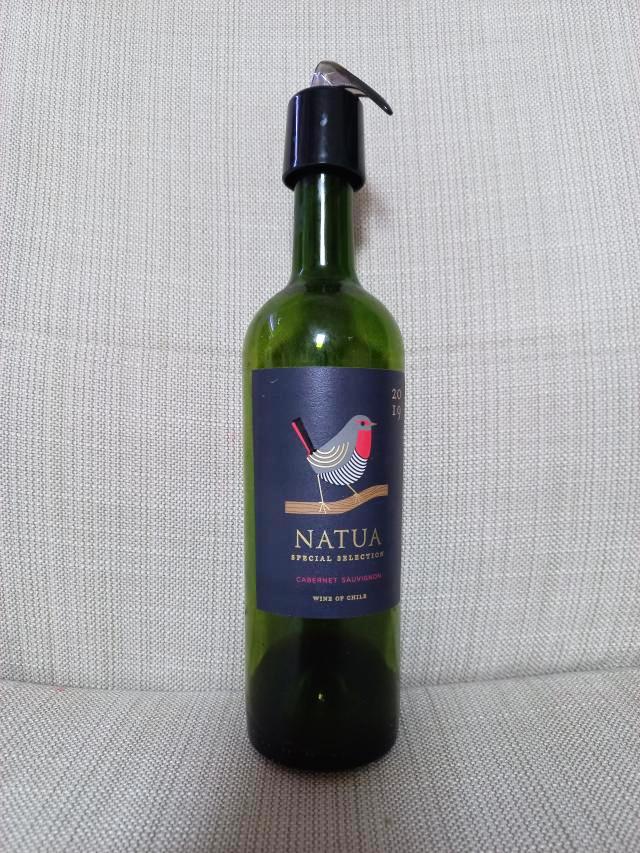 실수로 깜박잊고 못마신 와인이 아직 주방 한편에 남아있다