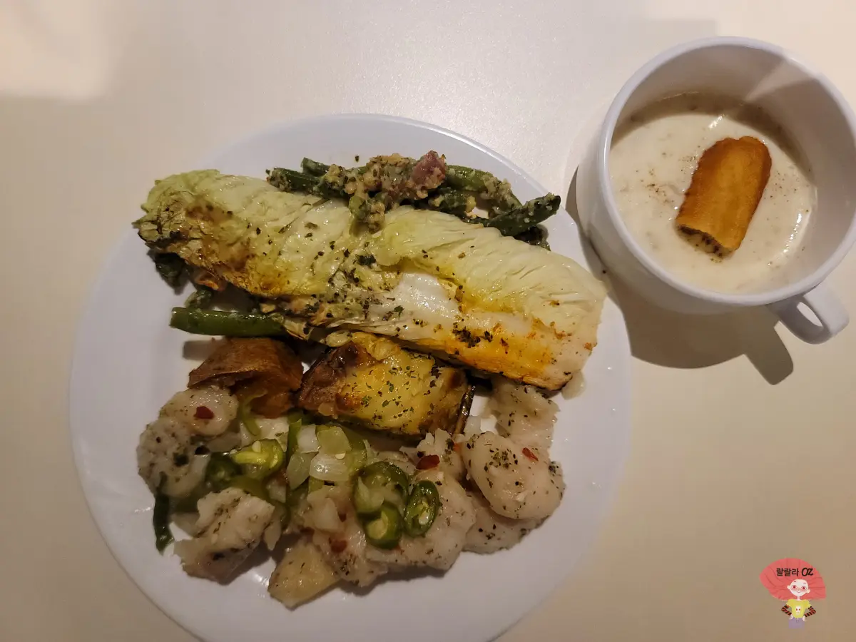 경기-남양주시-다산점-애슐리퀸즈-지중해식-피쉬-스테이크-이탈리아식-배추구이와-그린빈-그리고-머쉬룸-스프가-있는-사진