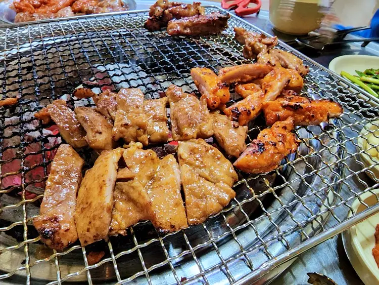 신계숙의 맛터싸이클 다이어리 61년 노포 숯불로 굽는 닭갈비 맛집 추천