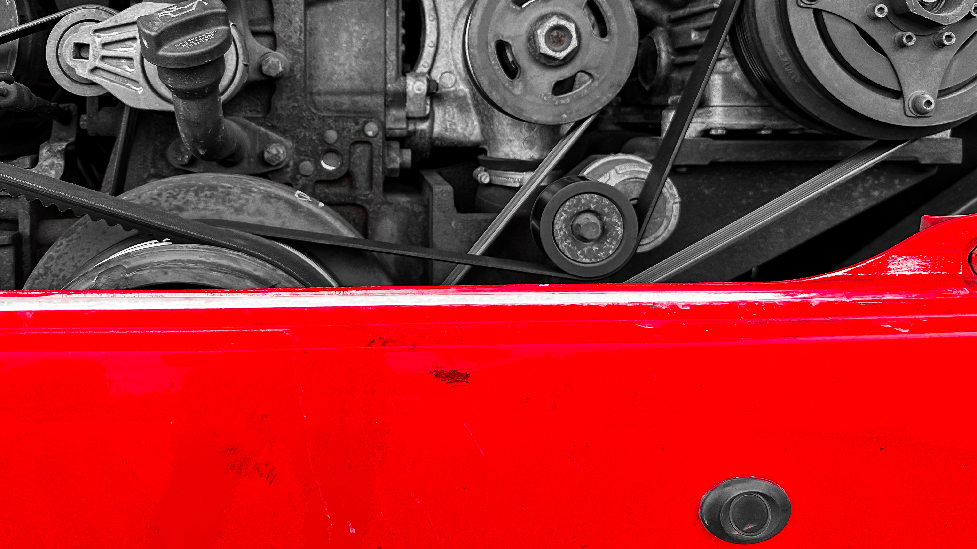 냉각수가 아니라.. 범퍼가 까진 것..