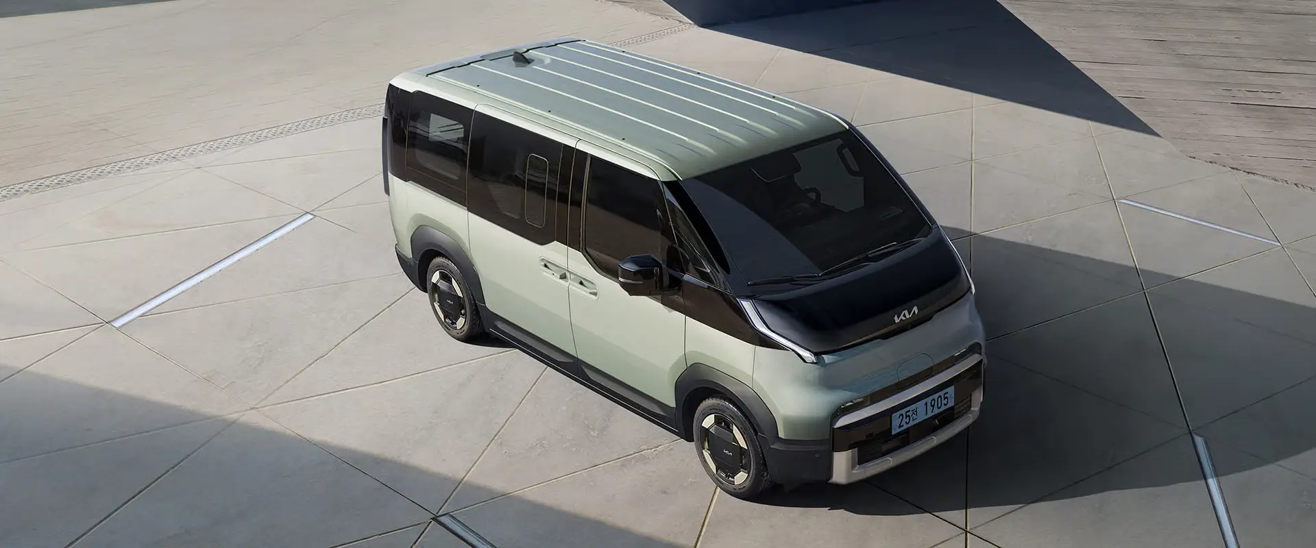 pv5_passenger_exterior_front_pc