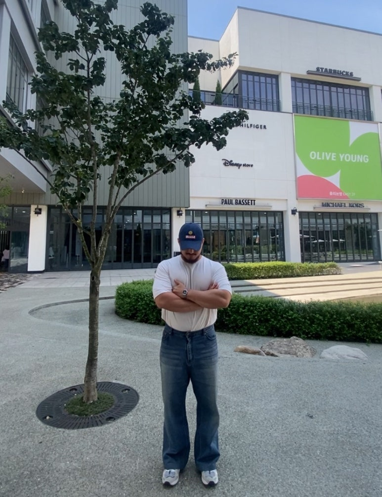 데일리룩(2025. 8. 27.)휴먼앤캣 파운드3 스톤 워시드 볼캡, 무신사스탠다드 기본 티셔츠, 카시오 158W-1 실버, 에러스익셉티드 왁스드 데님팬츠, 아식스 젤 카야노 5G