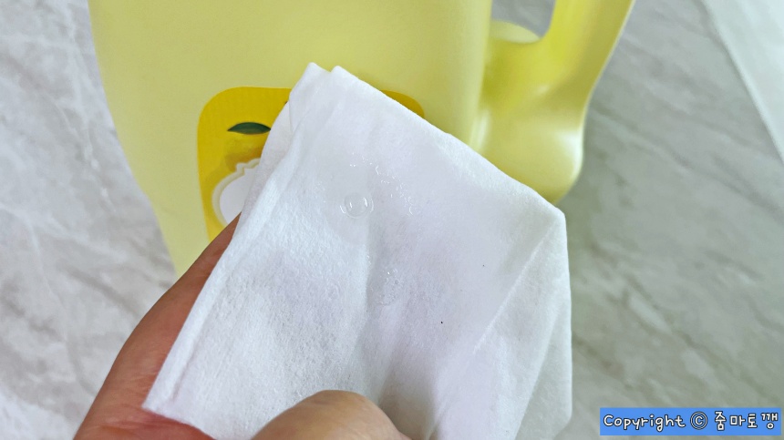 물티슈에-주방세제-묻히기