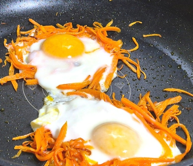 당근 + 달걀 프라이 이미지