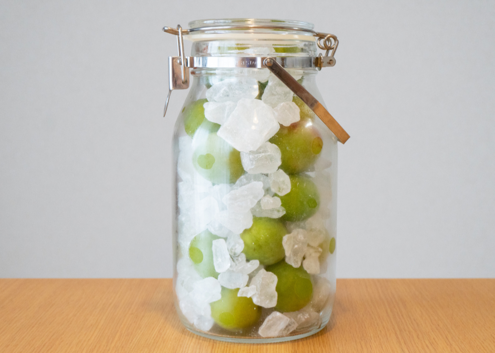 alt="청매실에 설탕"