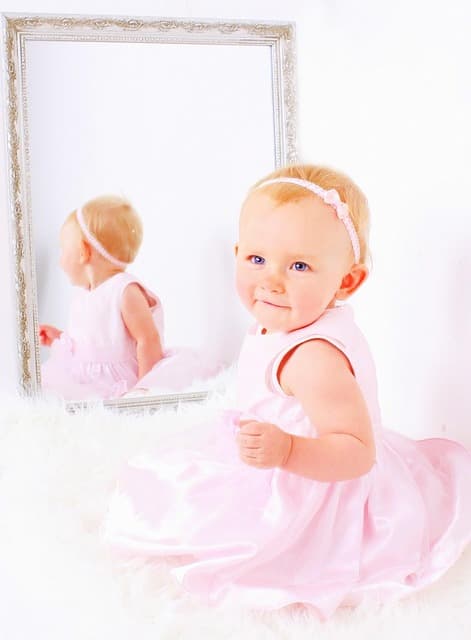 거울 놀이로 자아 인식을 돕는 두뇌 자극법