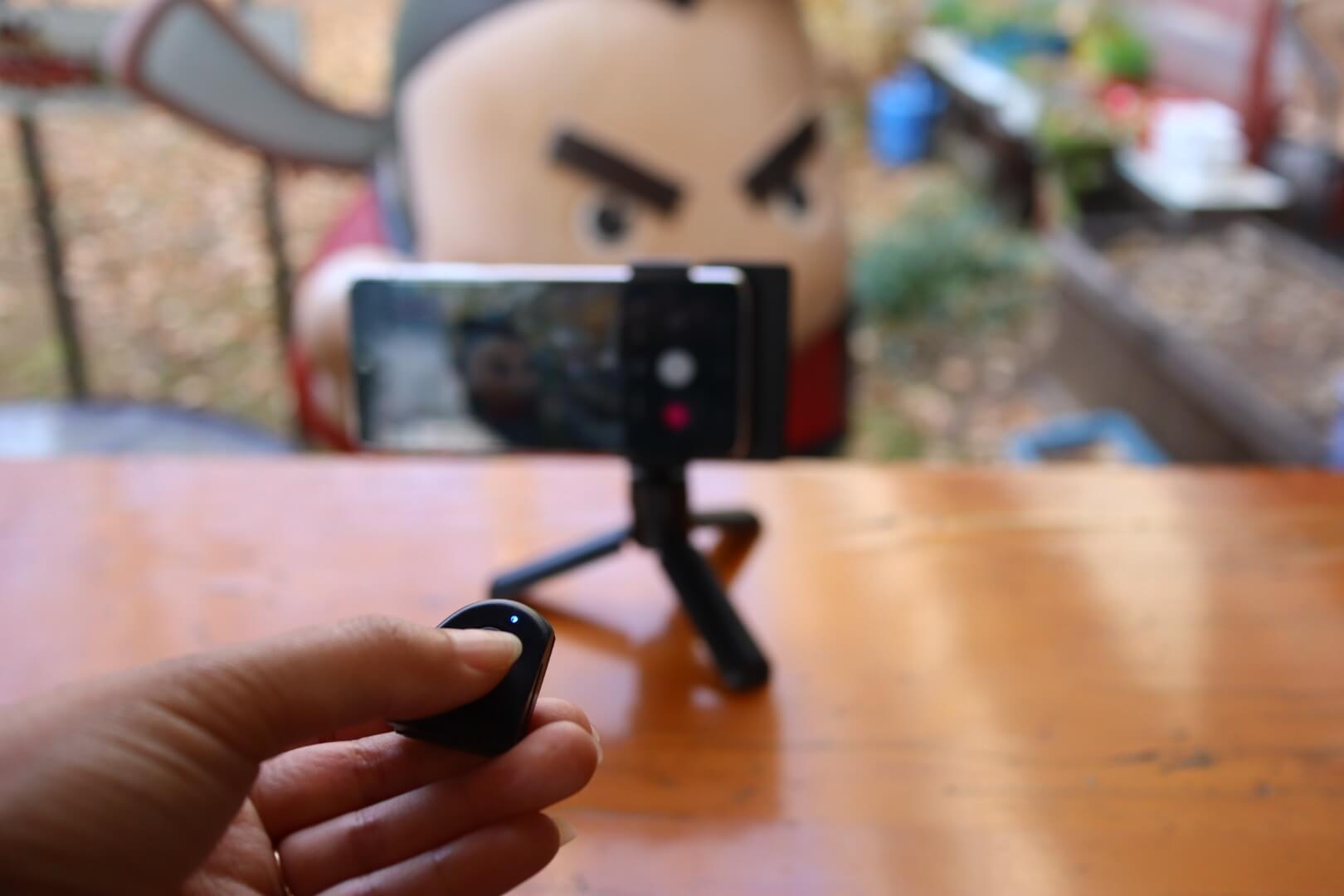 다이소-핸드폰-삼각대-블루투스-촬영