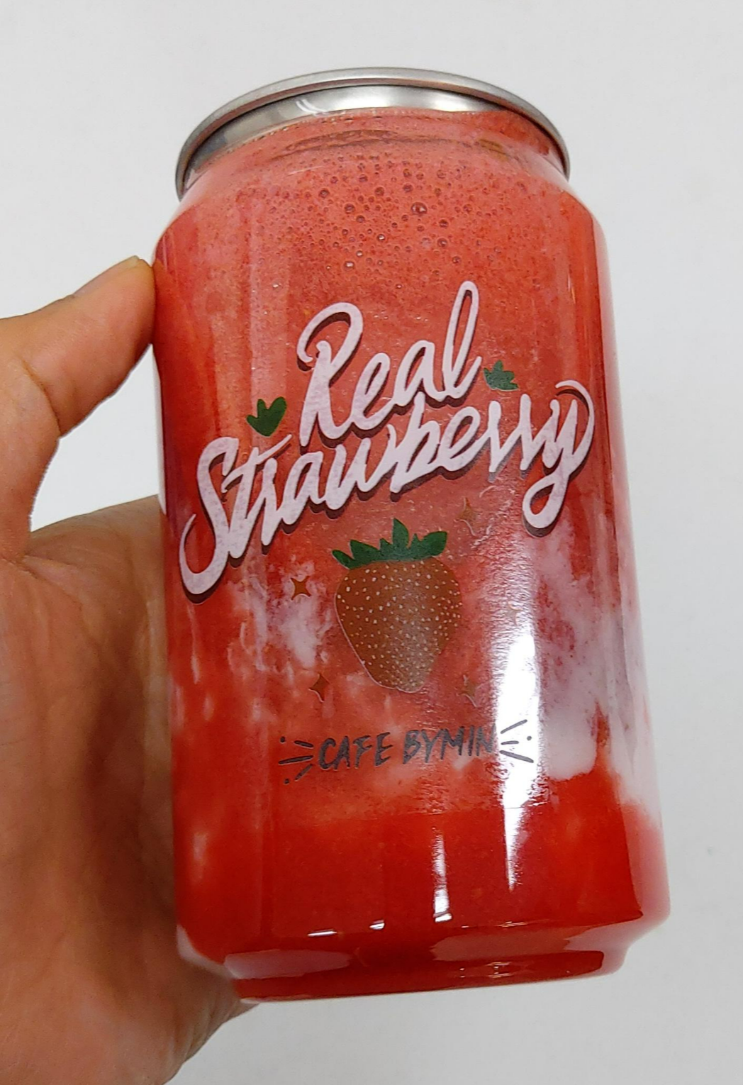 카페바이민딸기라떼