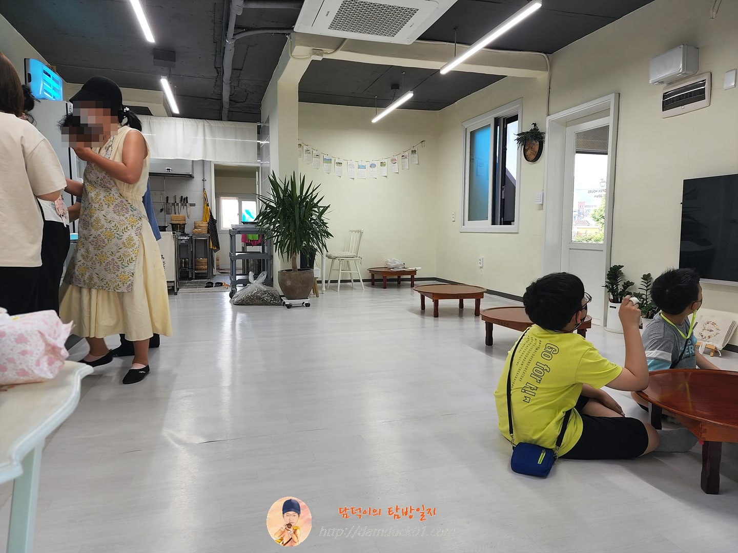 은행나무길 국수집 실내