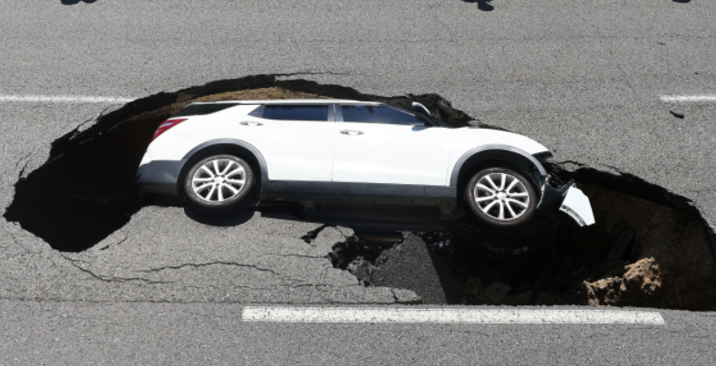 도로 '싱크홀' 사고