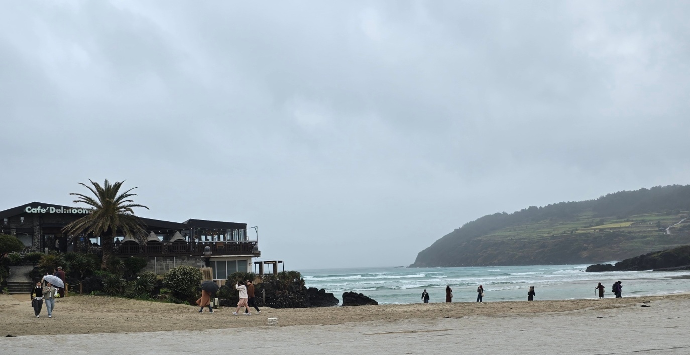 함덕 해수욕장과 델문도 카페 이미지