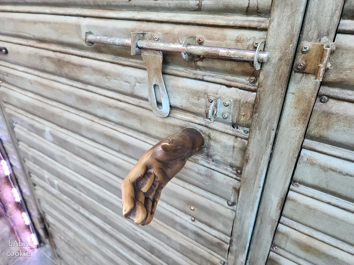 대구-중구-소막창-대창-맛집-몽실집-문-손잡이