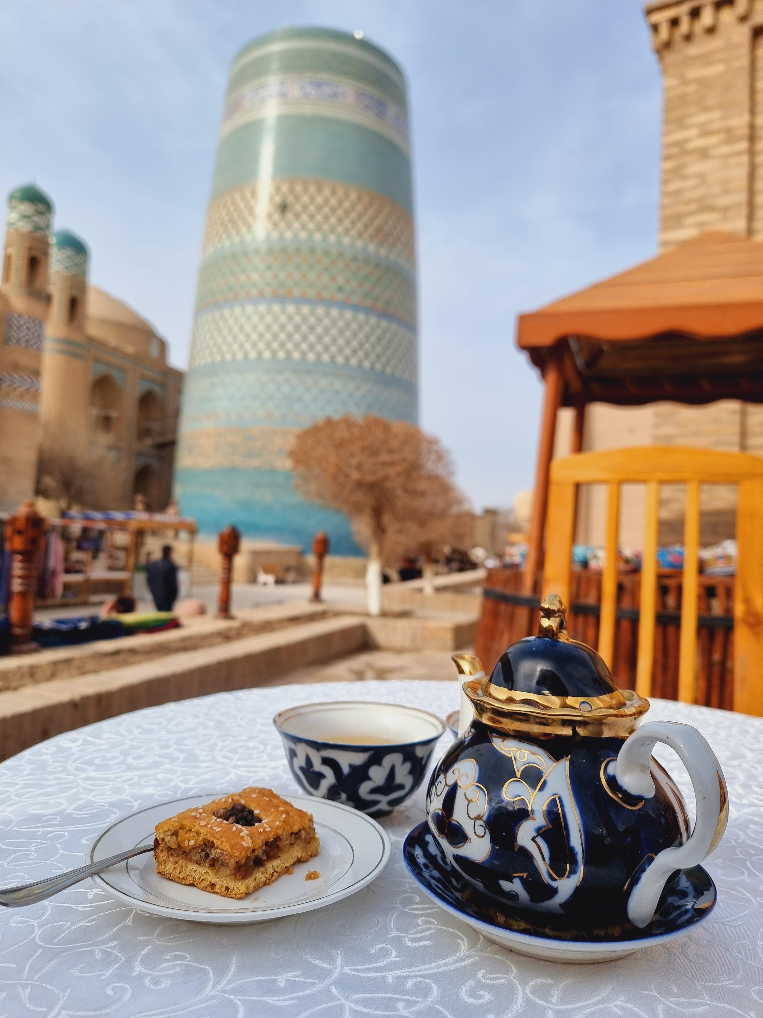 카페 외부 티테이블