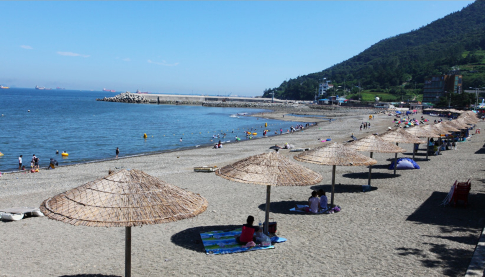 만성리 검은모래해변 전경