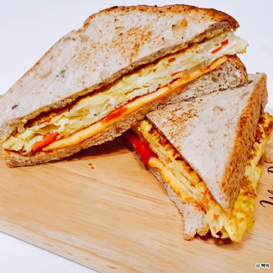 양배추 계란 요리 길거리 토스트 단면을 자른 모습 식이섬유 가득한 다이어트 레시피