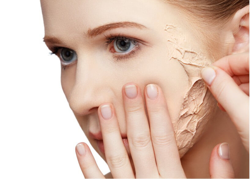 모공관리 중인 모습