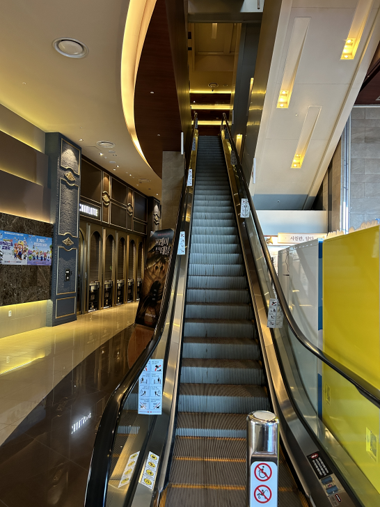 올라가는-에스컬레이터
