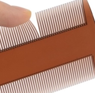 촘촘한 갈색 참빗 한개