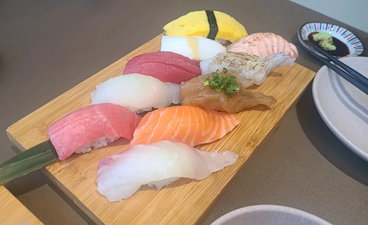 루키스시-루키모둠초밥-10개의초밥모습